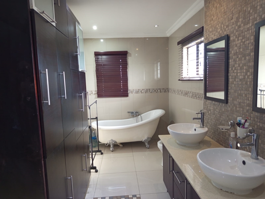 4 Bedroom Property for Sale in Woodview KwaZulu-Natal