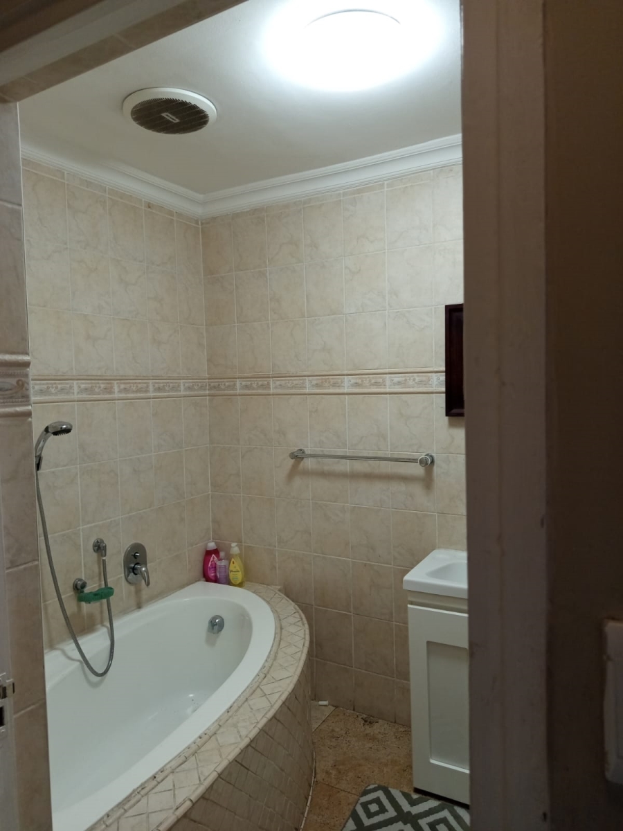 4 Bedroom Property for Sale in Woodview KwaZulu-Natal