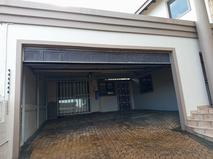 4 Bedroom Property for Sale in Woodview KwaZulu-Natal