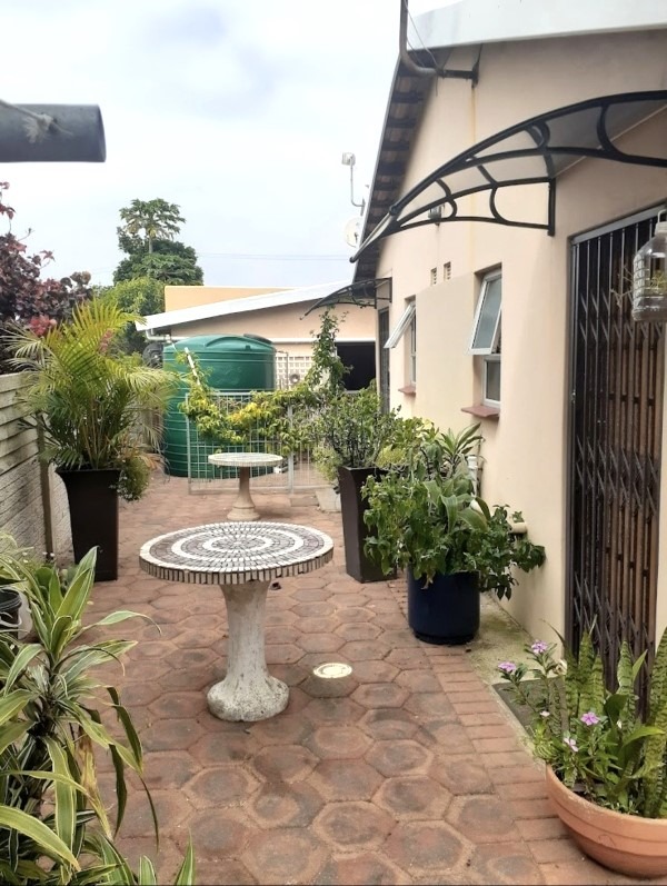 9 Bedroom Property for Sale in Ocean View KwaZulu-Natal