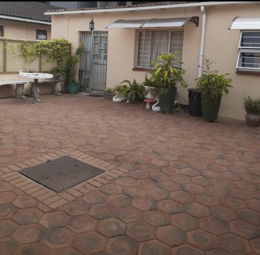 9 Bedroom Property for Sale in Ocean View KwaZulu-Natal