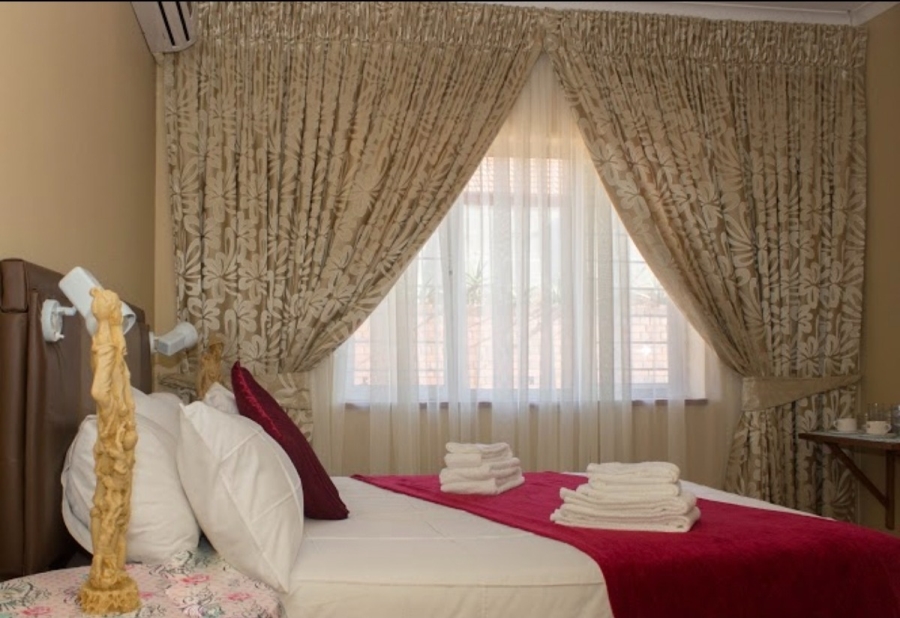 9 Bedroom Property for Sale in Ocean View KwaZulu-Natal