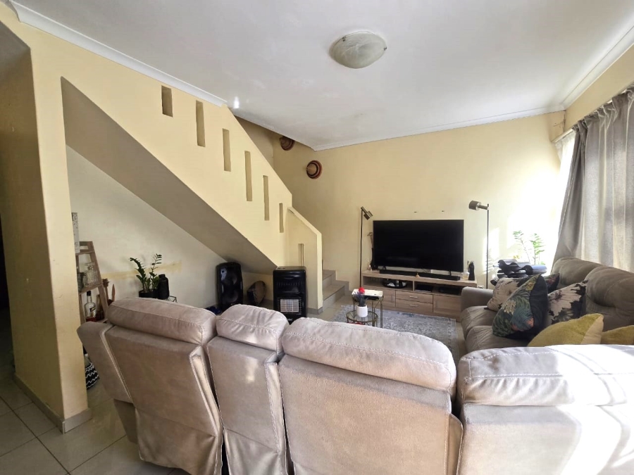 To Let 3 Bedroom Property for Rent in Avoca KwaZulu-Natal