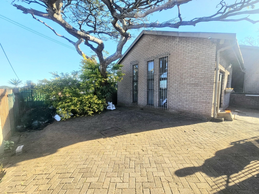 To Let 1 Bedroom Property for Rent in Montclair KwaZulu-Natal
