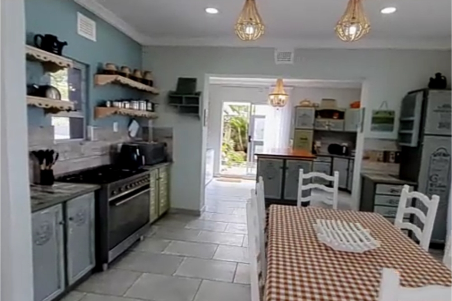 6 Bedroom Property for Sale in Port Edward KwaZulu-Natal