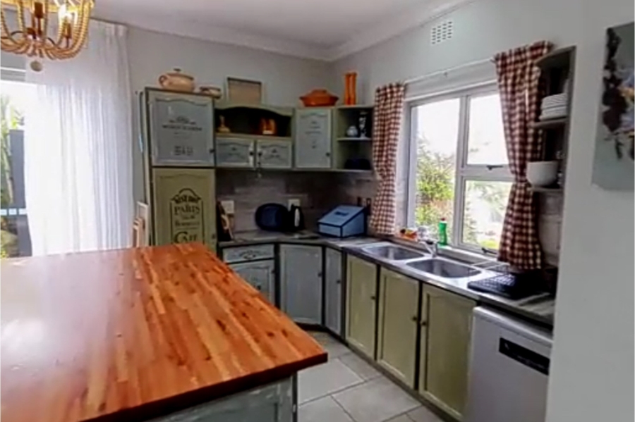 6 Bedroom Property for Sale in Port Edward KwaZulu-Natal