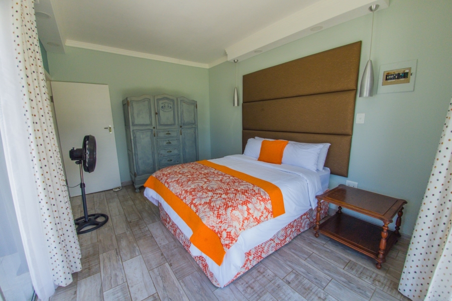 6 Bedroom Property for Sale in Port Edward KwaZulu-Natal