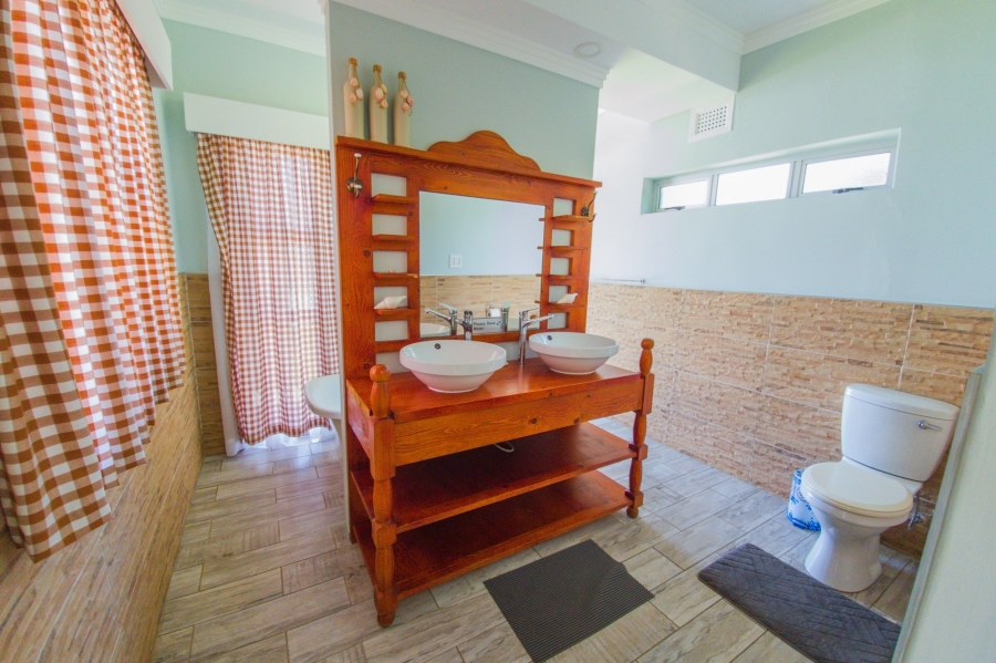 6 Bedroom Property for Sale in Port Edward KwaZulu-Natal
