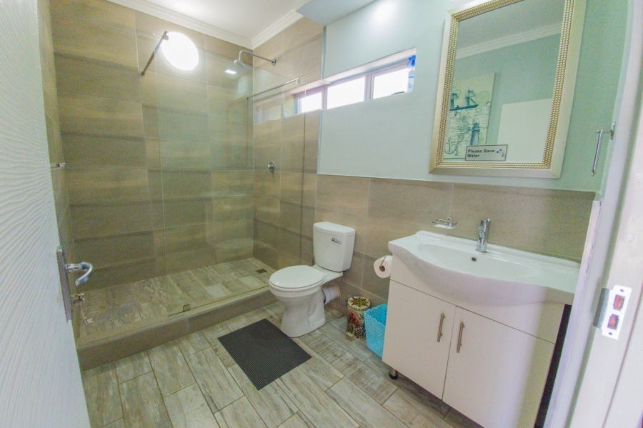 6 Bedroom Property for Sale in Port Edward KwaZulu-Natal