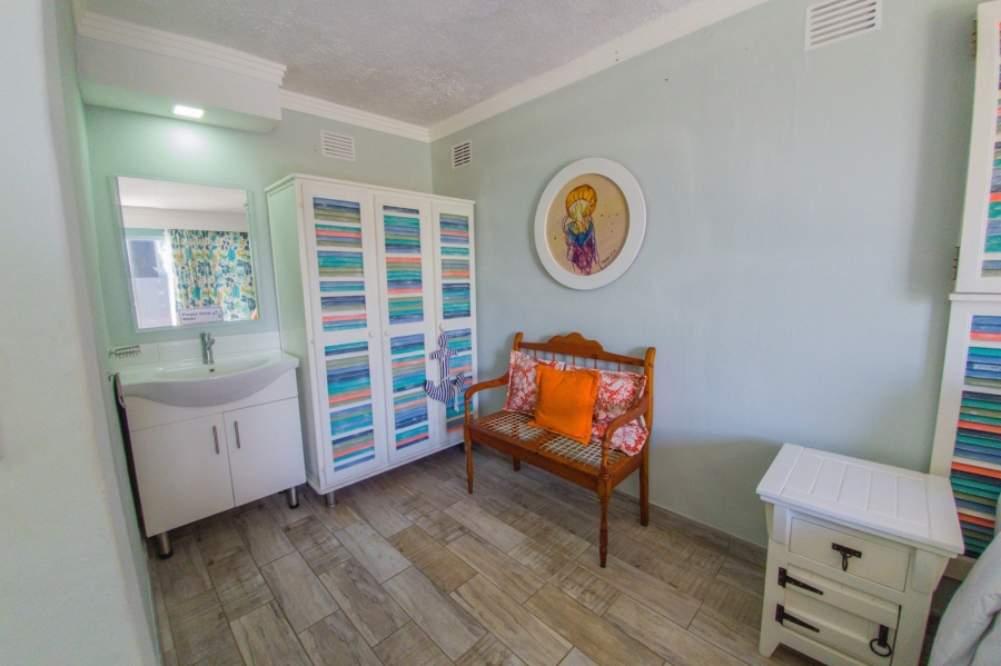 6 Bedroom Property for Sale in Port Edward KwaZulu-Natal