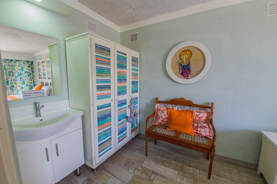 6 Bedroom Property for Sale in Port Edward KwaZulu-Natal
