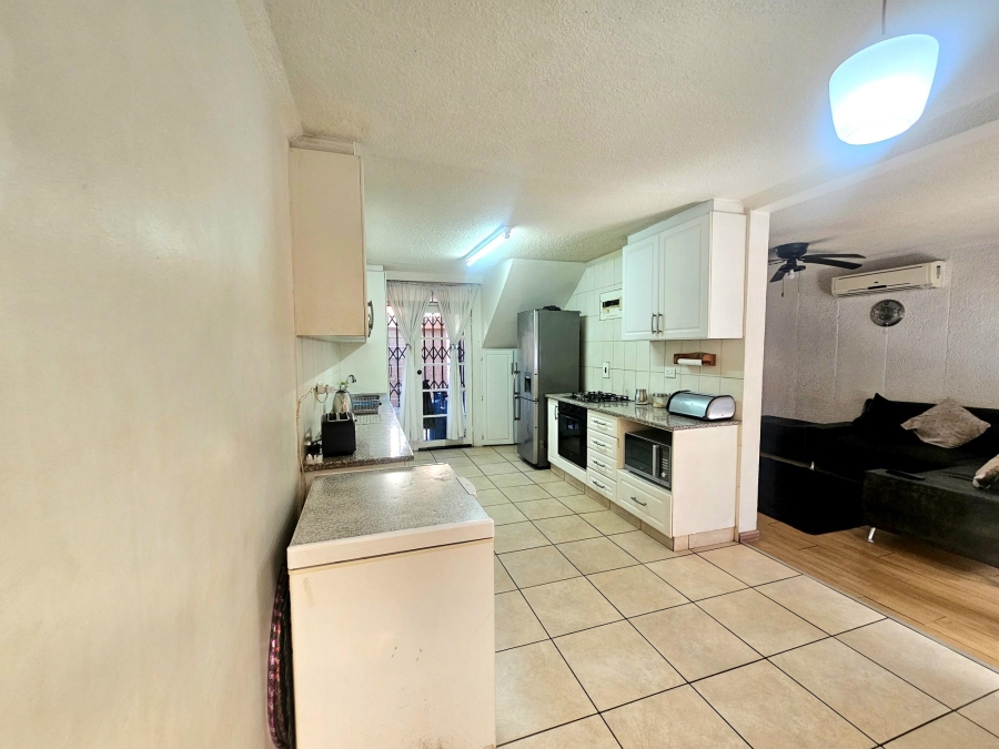 To Let 3 Bedroom Property for Rent in Montclair KwaZulu-Natal