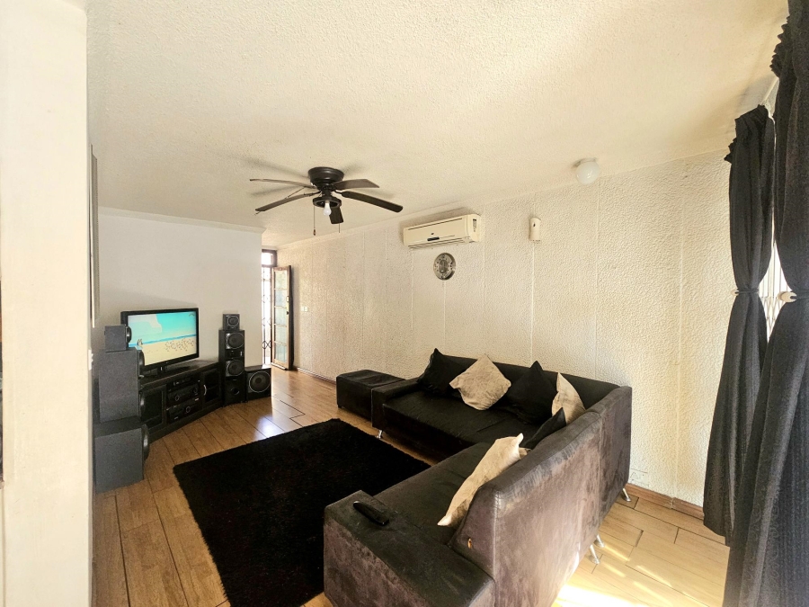 To Let 3 Bedroom Property for Rent in Montclair KwaZulu-Natal