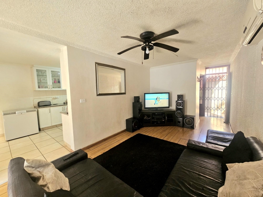 To Let 3 Bedroom Property for Rent in Montclair KwaZulu-Natal
