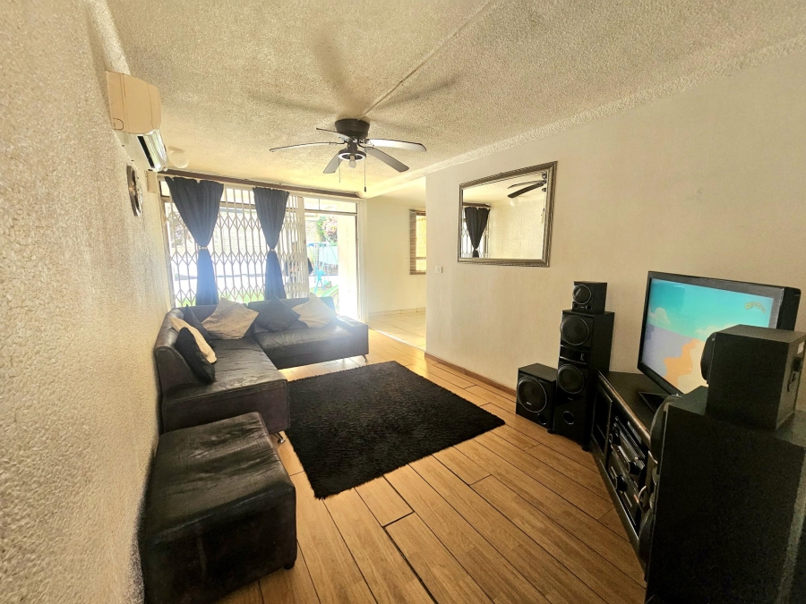 To Let 3 Bedroom Property for Rent in Montclair KwaZulu-Natal