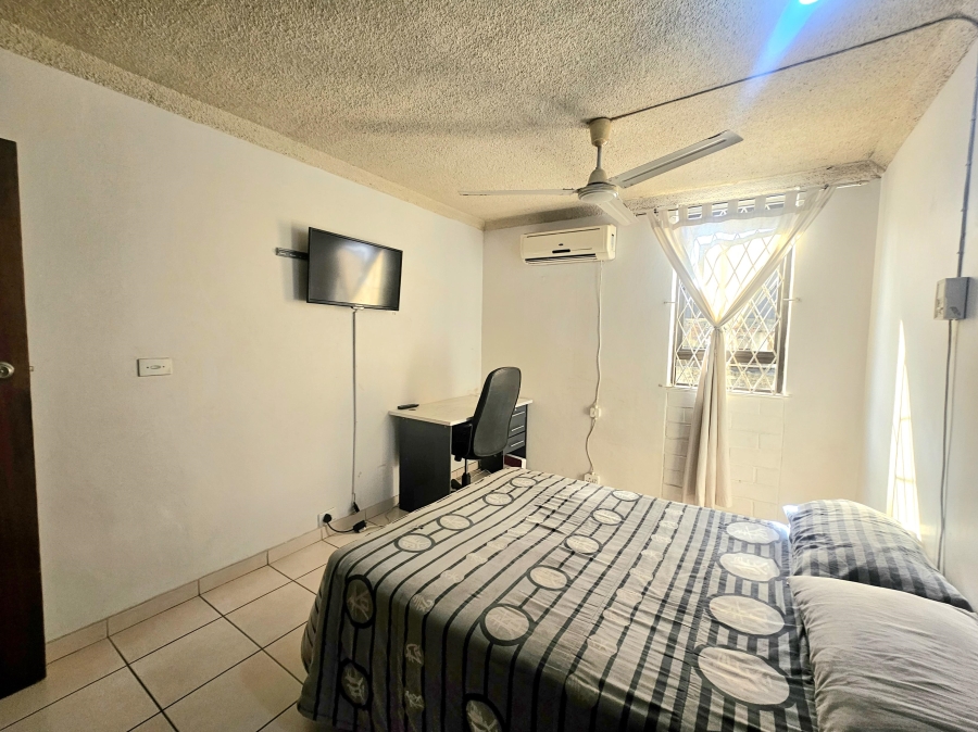 To Let 3 Bedroom Property for Rent in Montclair KwaZulu-Natal
