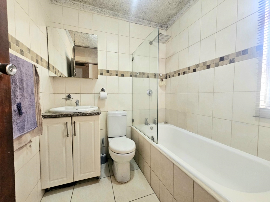 To Let 3 Bedroom Property for Rent in Montclair KwaZulu-Natal