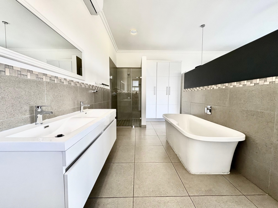 To Let 4 Bedroom Property for Rent in Ballito Central KwaZulu-Natal