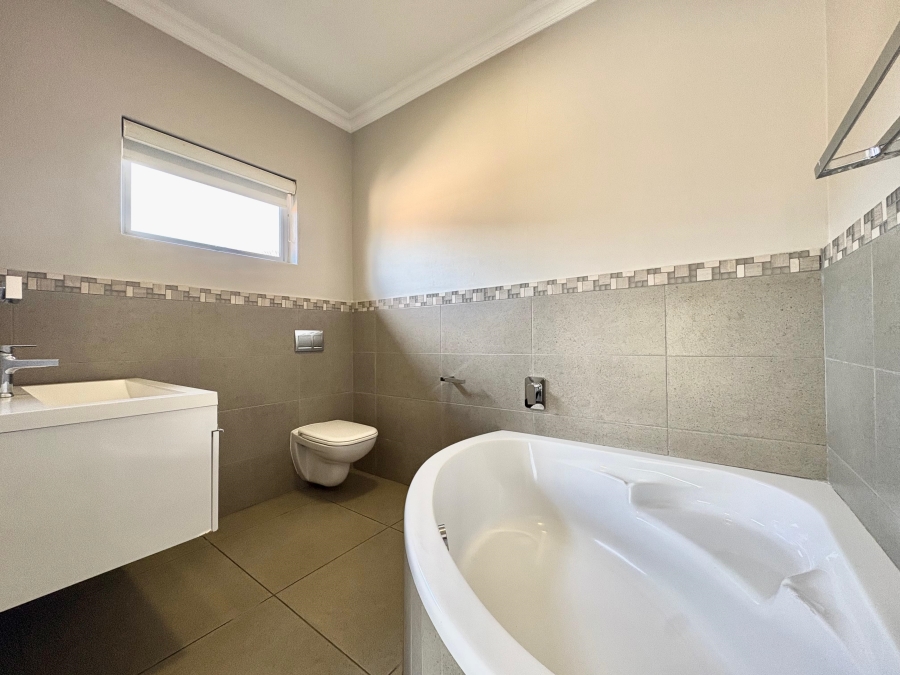 To Let 4 Bedroom Property for Rent in Ballito Central KwaZulu-Natal