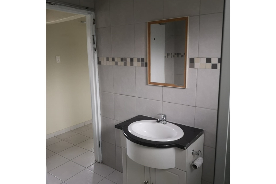 To Let 2 Bedroom Property for Rent in Parkgate KwaZulu-Natal