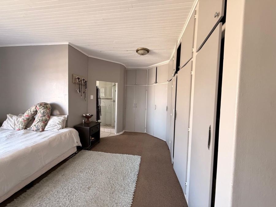 4 Bedroom Property for Sale in Signal Hill KwaZulu-Natal