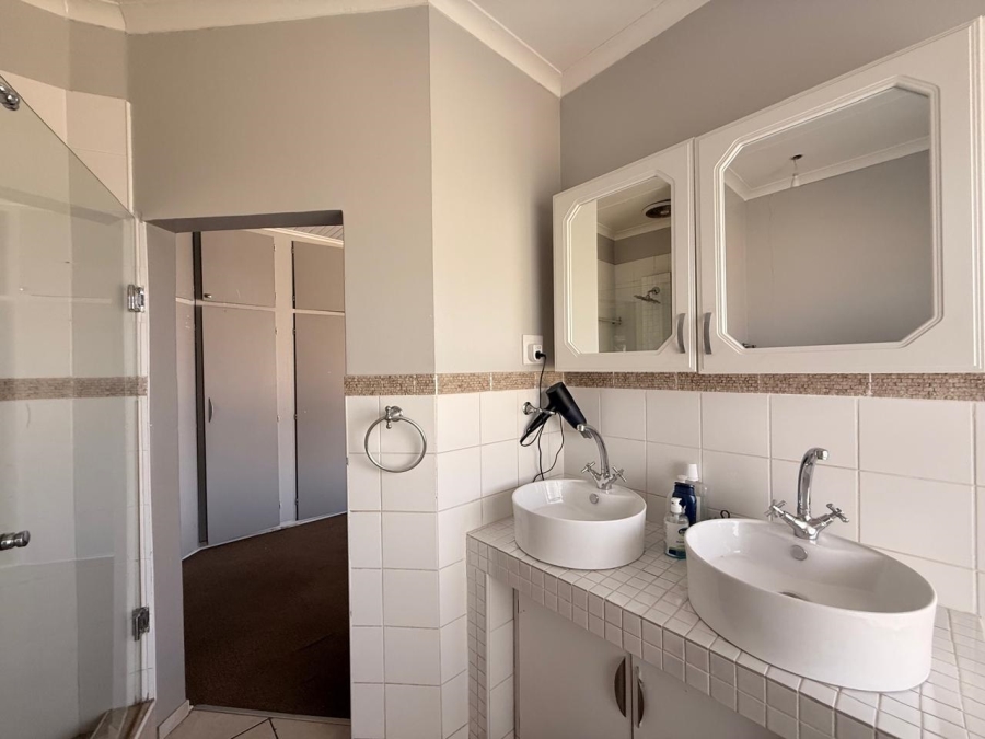 4 Bedroom Property for Sale in Signal Hill KwaZulu-Natal