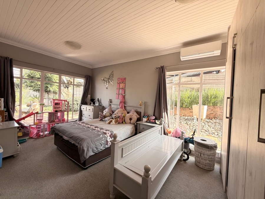 4 Bedroom Property for Sale in Signal Hill KwaZulu-Natal