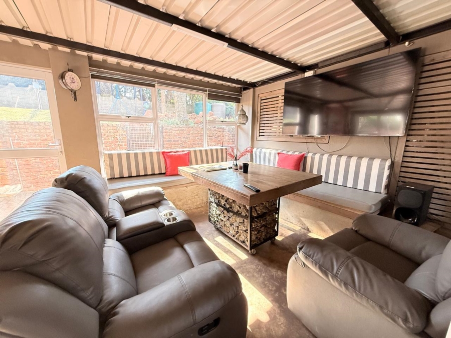 4 Bedroom Property for Sale in Signal Hill KwaZulu-Natal