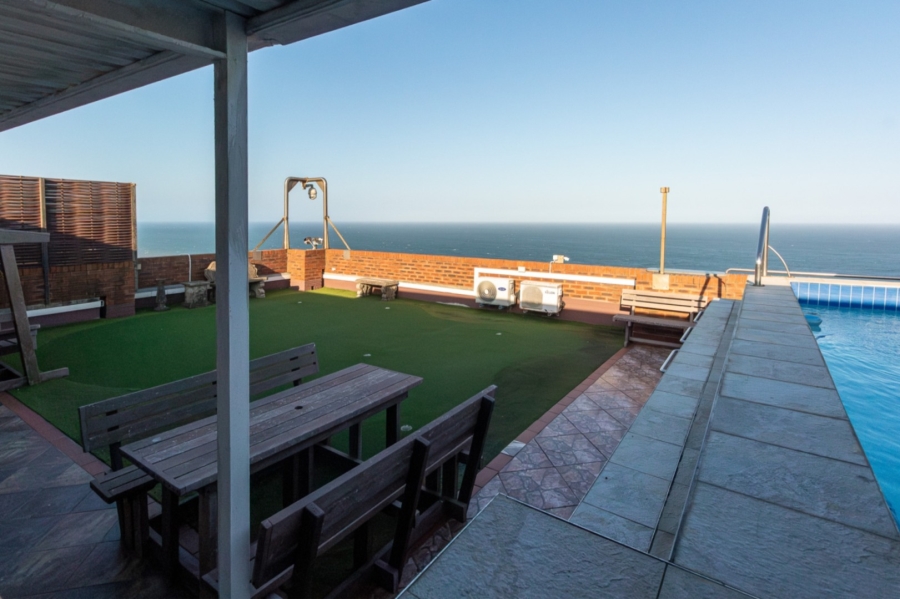 8 Bedroom Property for Sale in Ocean View KwaZulu-Natal