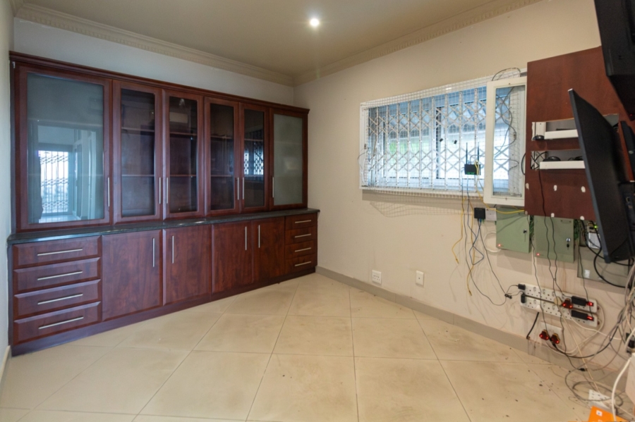 8 Bedroom Property for Sale in Ocean View KwaZulu-Natal