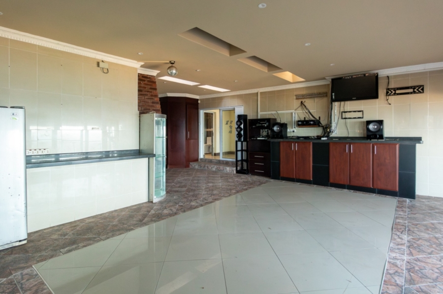 8 Bedroom Property for Sale in Ocean View KwaZulu-Natal