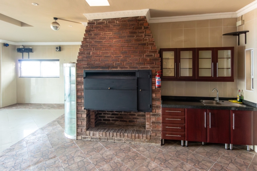 8 Bedroom Property for Sale in Ocean View KwaZulu-Natal