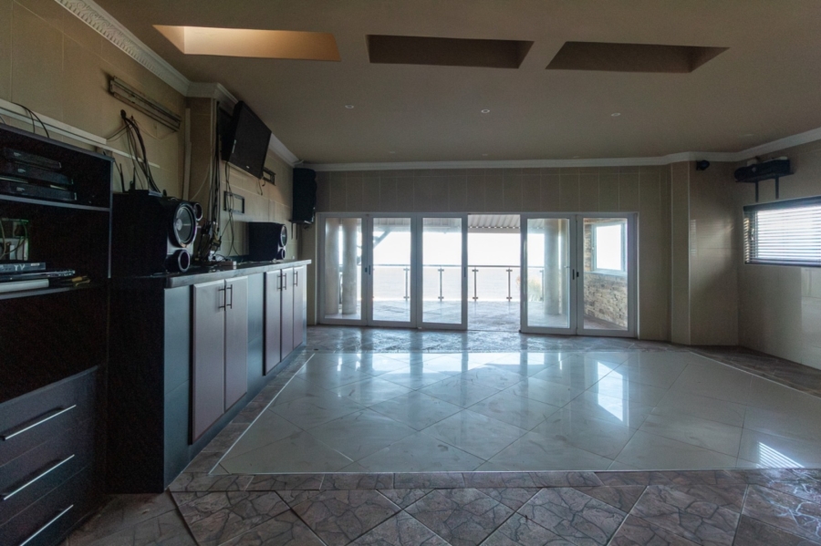 8 Bedroom Property for Sale in Ocean View KwaZulu-Natal