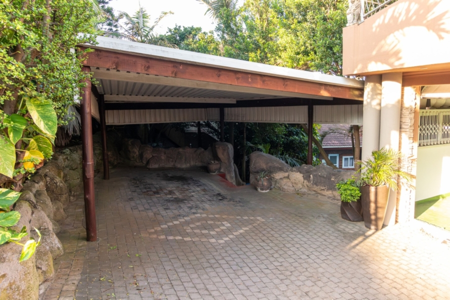 8 Bedroom Property for Sale in Ocean View KwaZulu-Natal