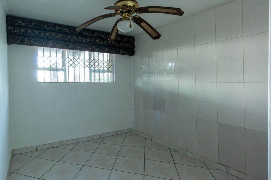 8 Bedroom Property for Sale in Ocean View KwaZulu-Natal