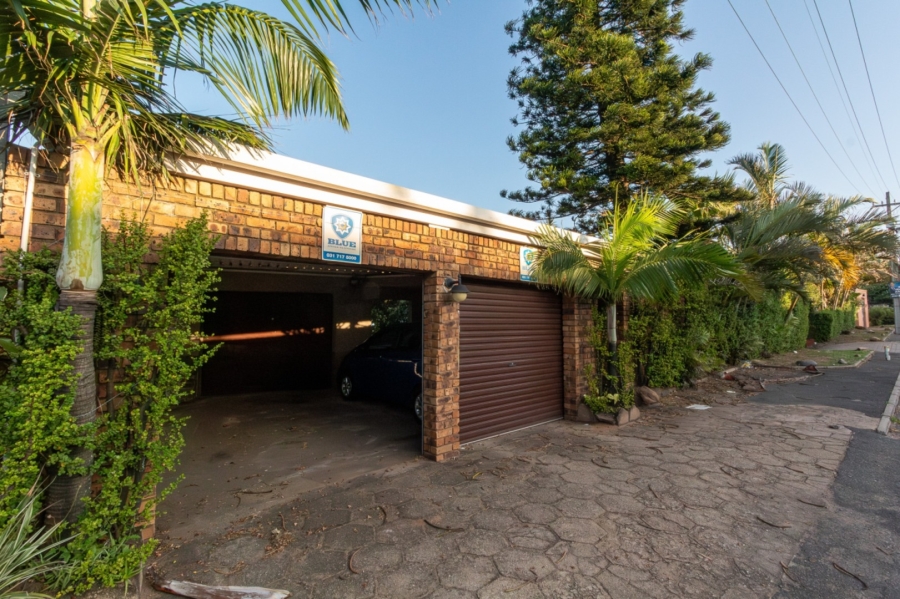 8 Bedroom Property for Sale in Ocean View KwaZulu-Natal