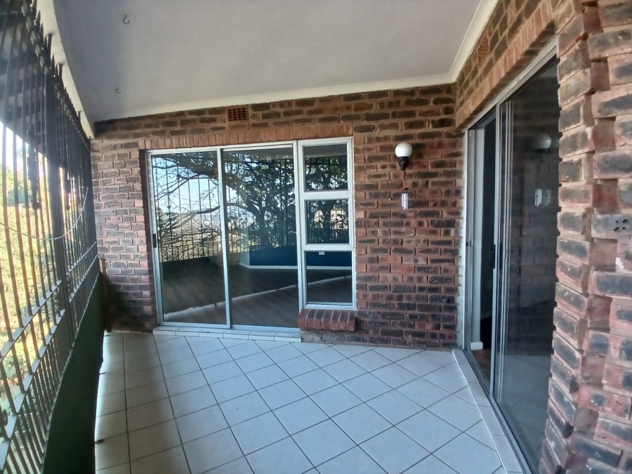 To Let 2 Bedroom Property for Rent in Kloof KwaZulu-Natal