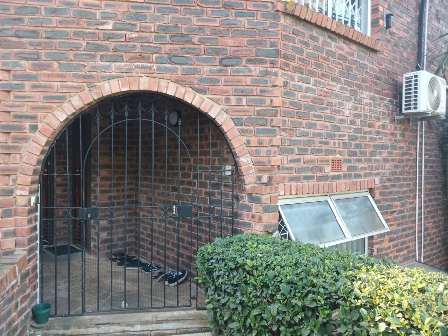 To Let 2 Bedroom Property for Rent in Kloof KwaZulu-Natal