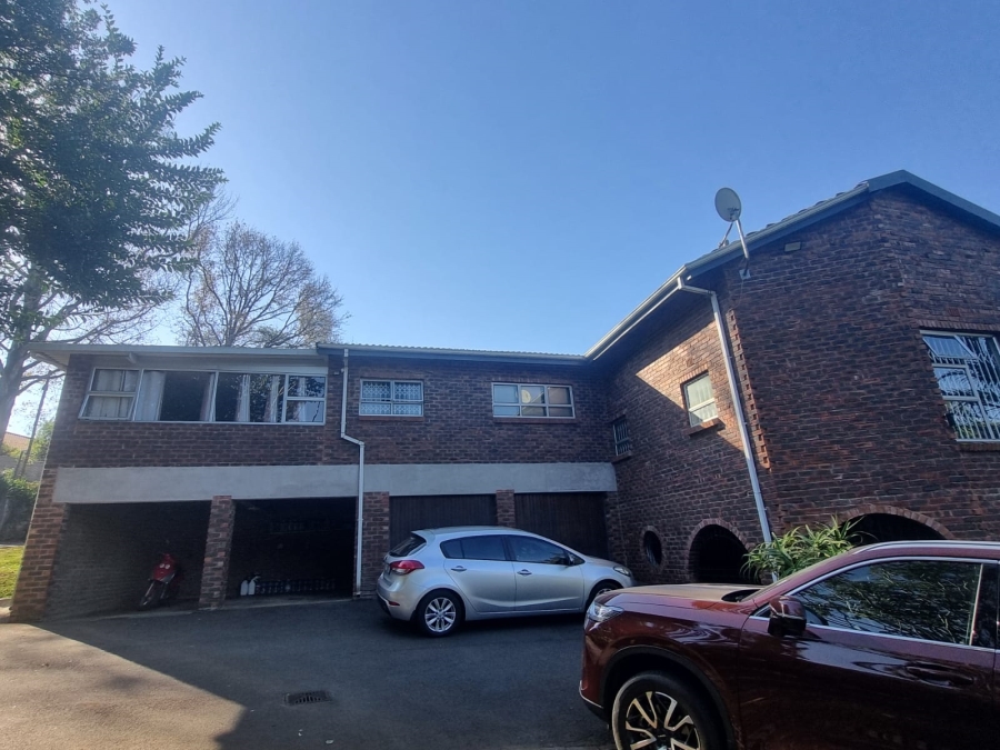 To Let 2 Bedroom Property for Rent in Kloof KwaZulu-Natal