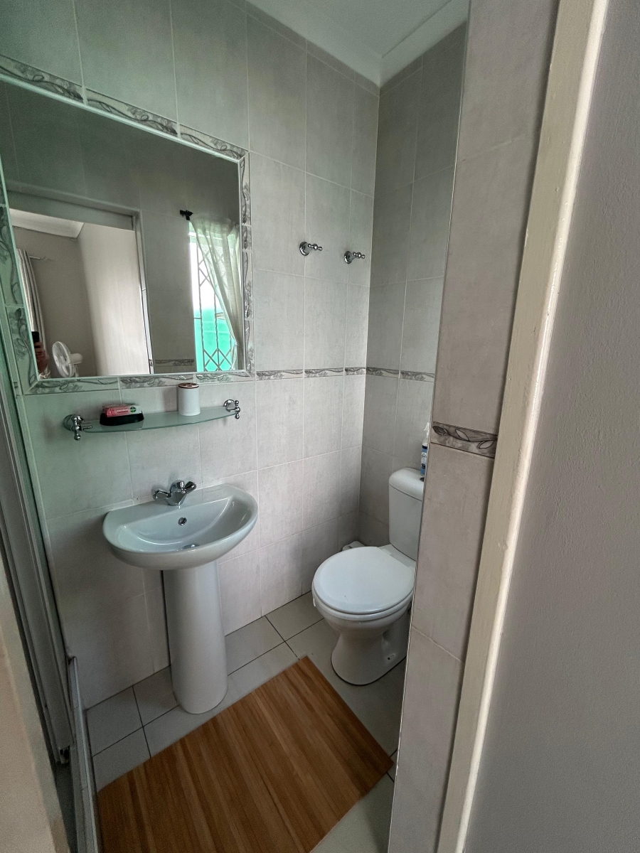 2 Bedroom Property for Sale in Amanzimtoti KwaZulu-Natal