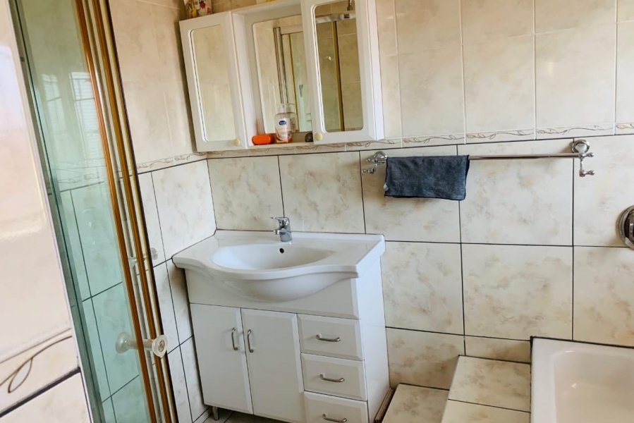 4 Bedroom Property for Sale in Acaciaville KwaZulu-Natal