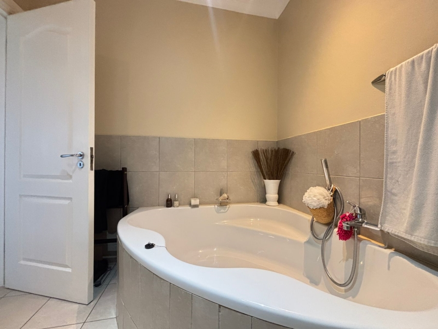 2 Bedroom Property for Sale in La Lucia KwaZulu-Natal