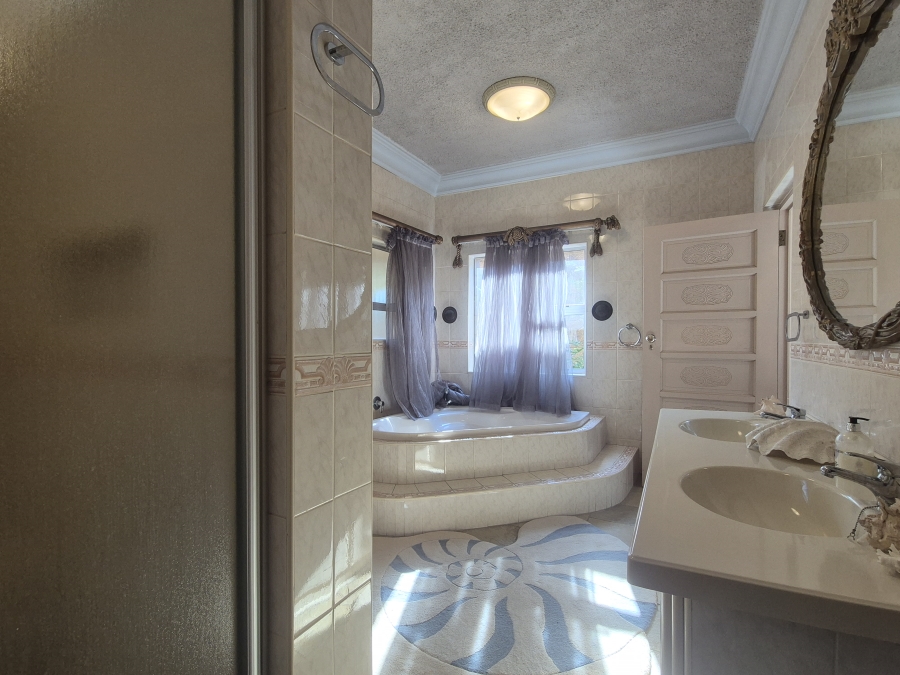 4 Bedroom Property for Sale in Tinley Manor KwaZulu-Natal