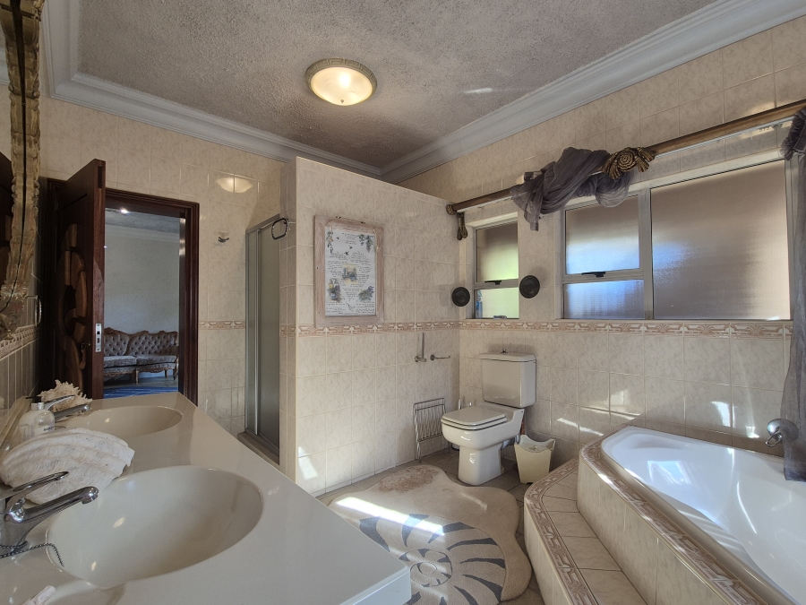 4 Bedroom Property for Sale in Tinley Manor KwaZulu-Natal