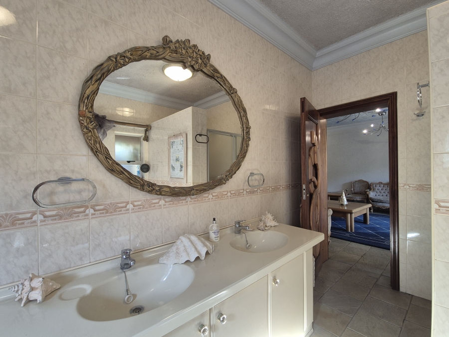 4 Bedroom Property for Sale in Tinley Manor KwaZulu-Natal