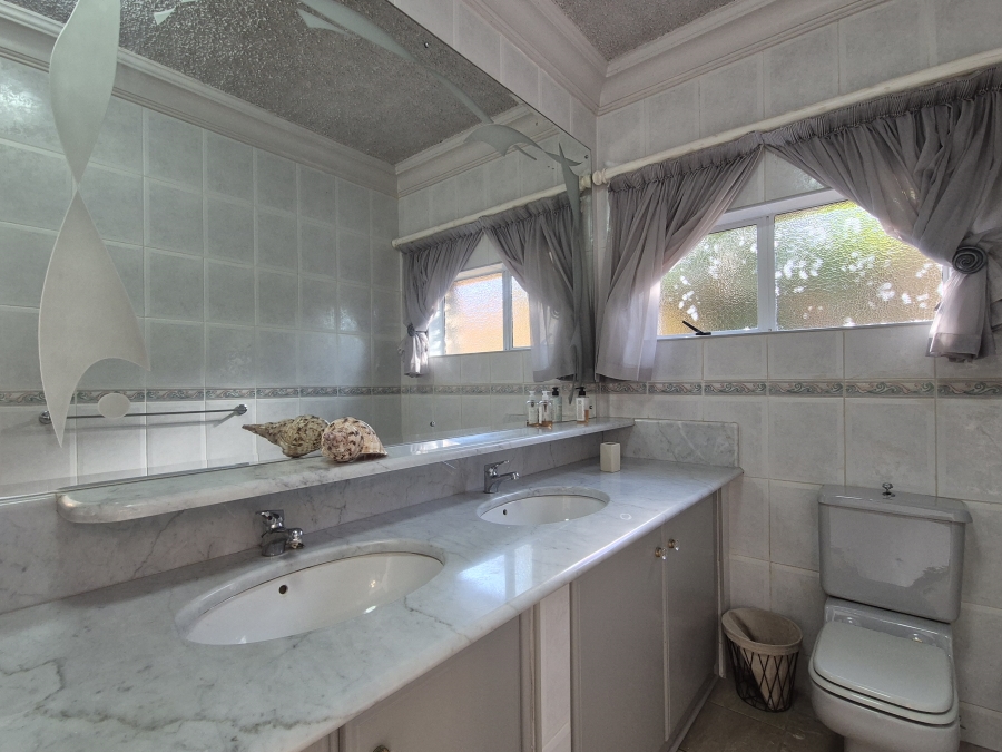 4 Bedroom Property for Sale in Tinley Manor KwaZulu-Natal
