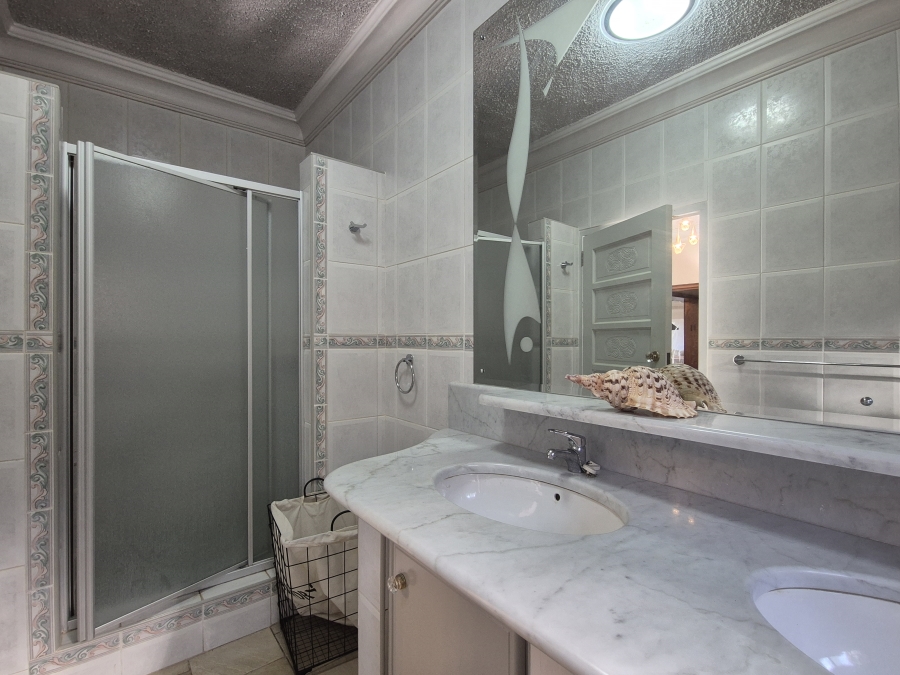 4 Bedroom Property for Sale in Tinley Manor KwaZulu-Natal