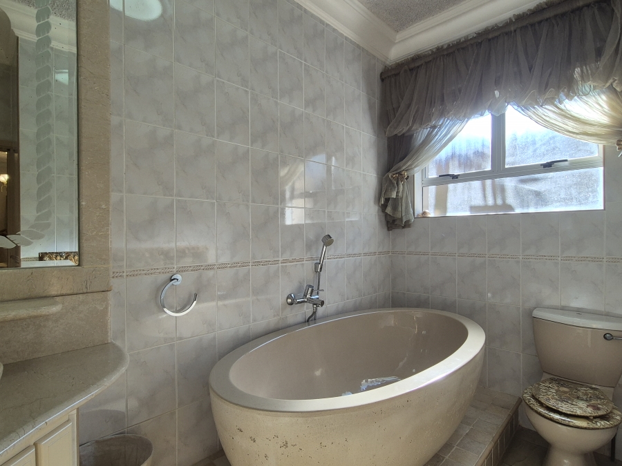4 Bedroom Property for Sale in Tinley Manor KwaZulu-Natal