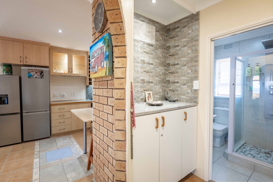 2 Bedroom Property for Sale in Amanzimtoti KwaZulu-Natal