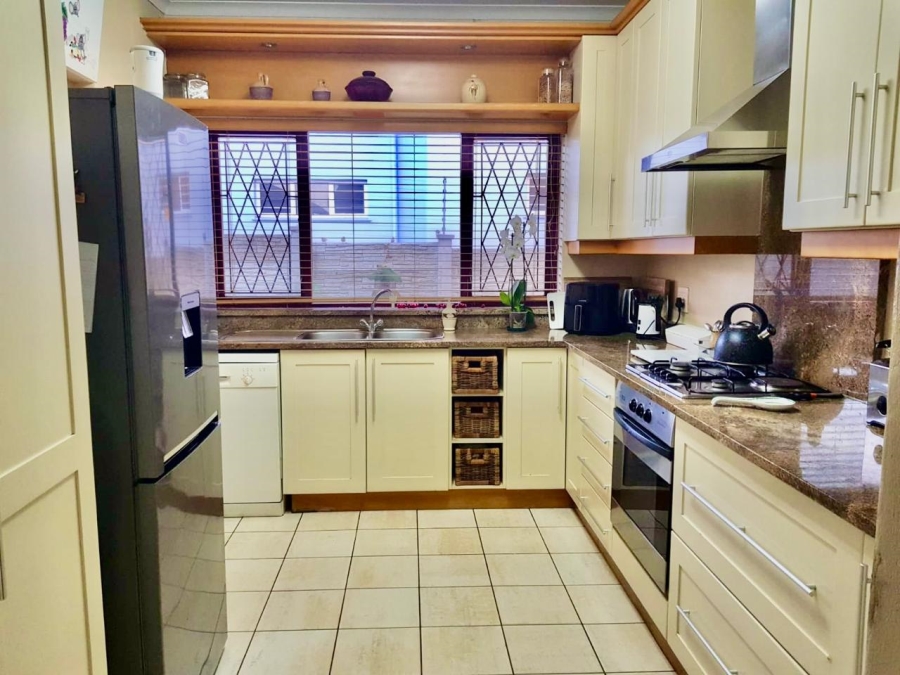 3 Bedroom Property for Sale in Uvongo KwaZulu-Natal